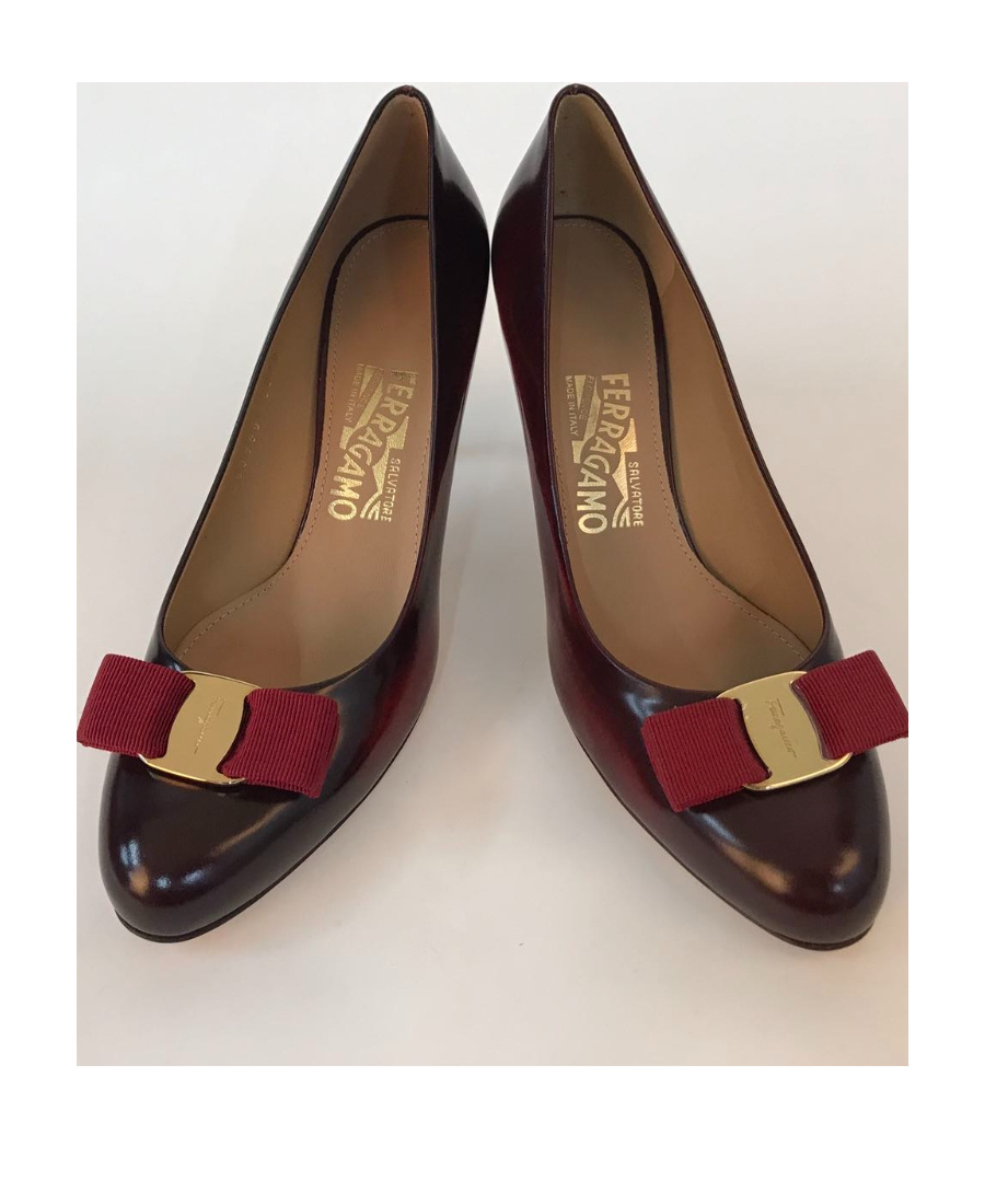 Ferragamo Logo High Heels In Black