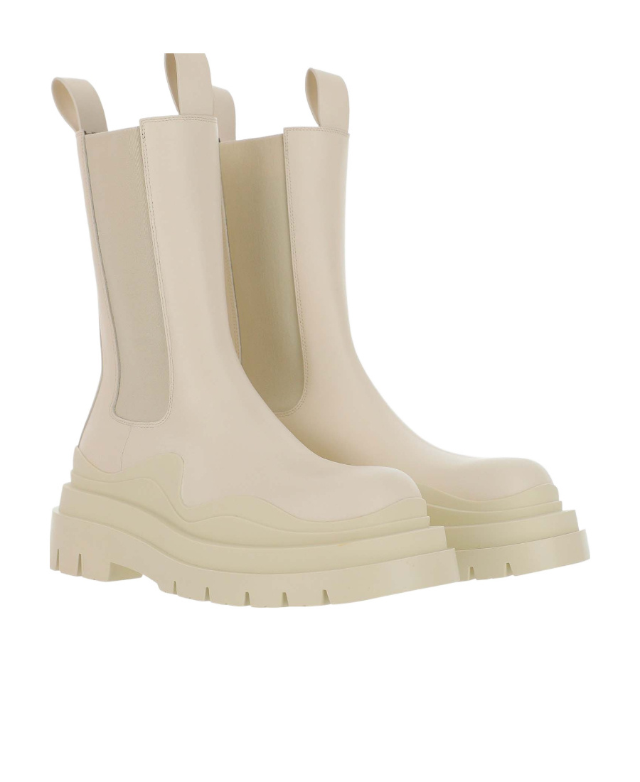 Bottega Veneta Round-headed Logo Chelsea Boots In Nude