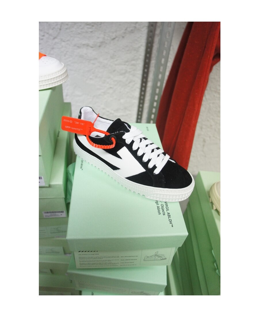Off-white Arrow Low-top Sneakers In White