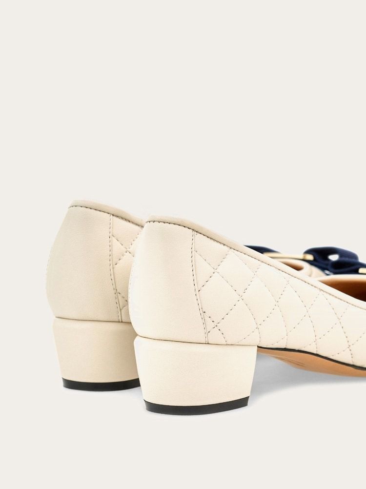 Ferragamo Vara Leather Pumps In Nude