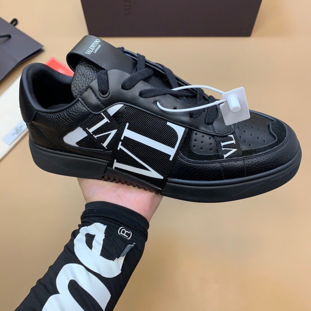 Valentino Garavani Vltn Ribbon Sneakers In Black