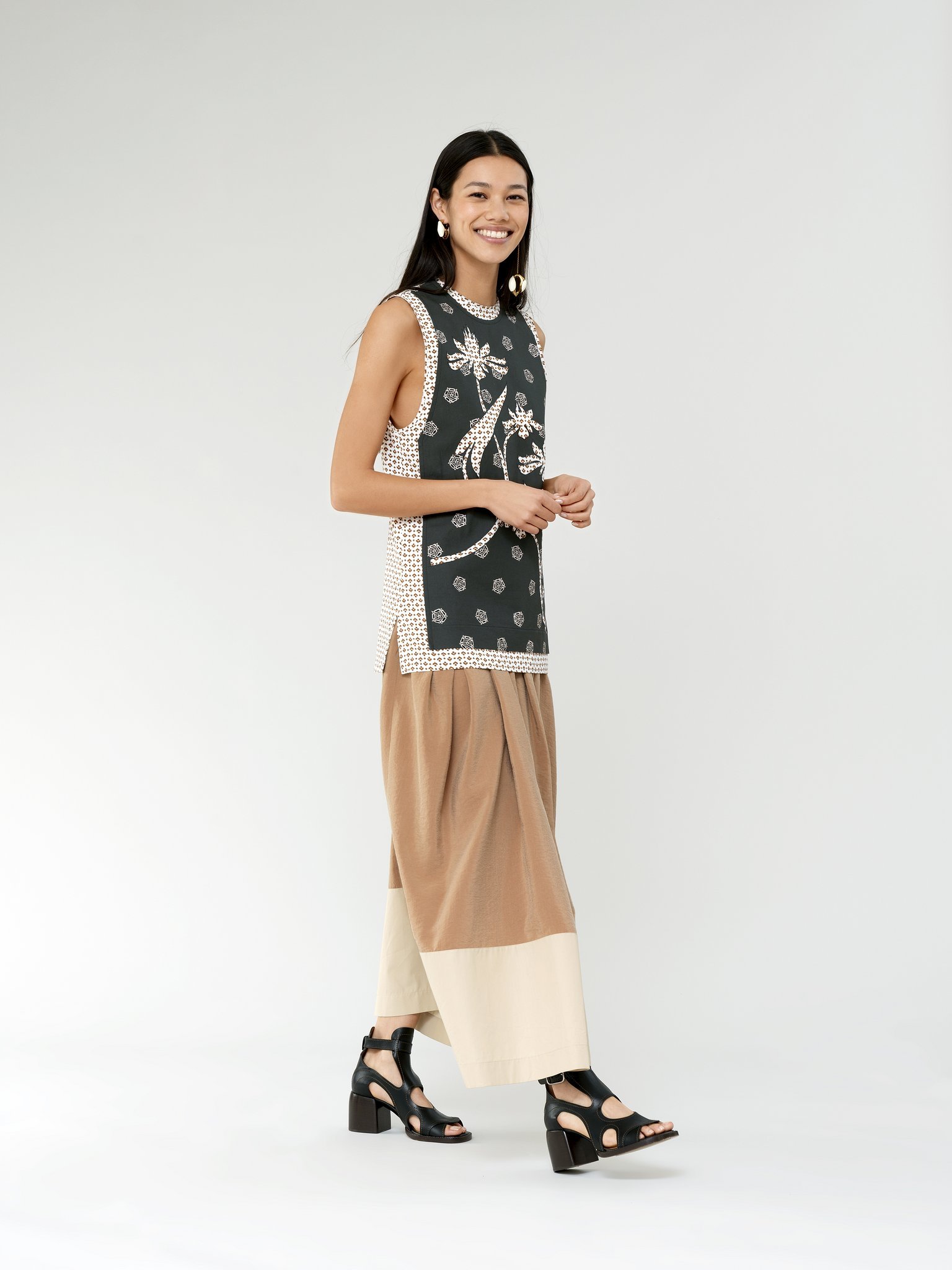 Chloé Carbon Green Round Neck Blouse In Black
