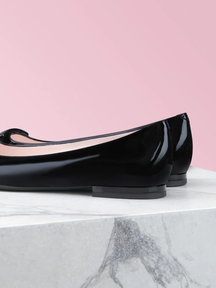 Roger Vivier Gommettine Buckled Glossed Crinkled-leather Ballet Flats In Black