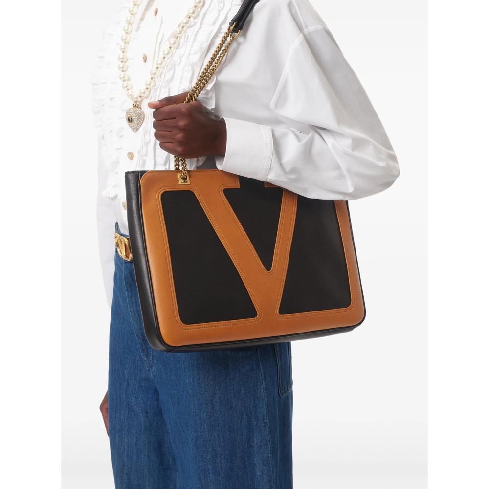 Valentino Zipper Shoulder Bag In Black
