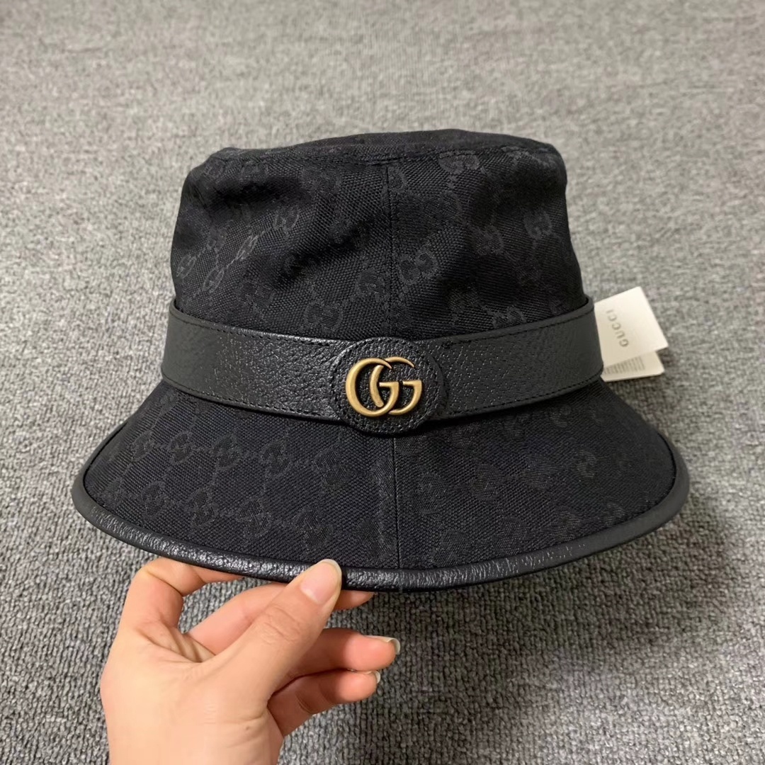 Gucci Gg Supreme Bucket Hat In Black