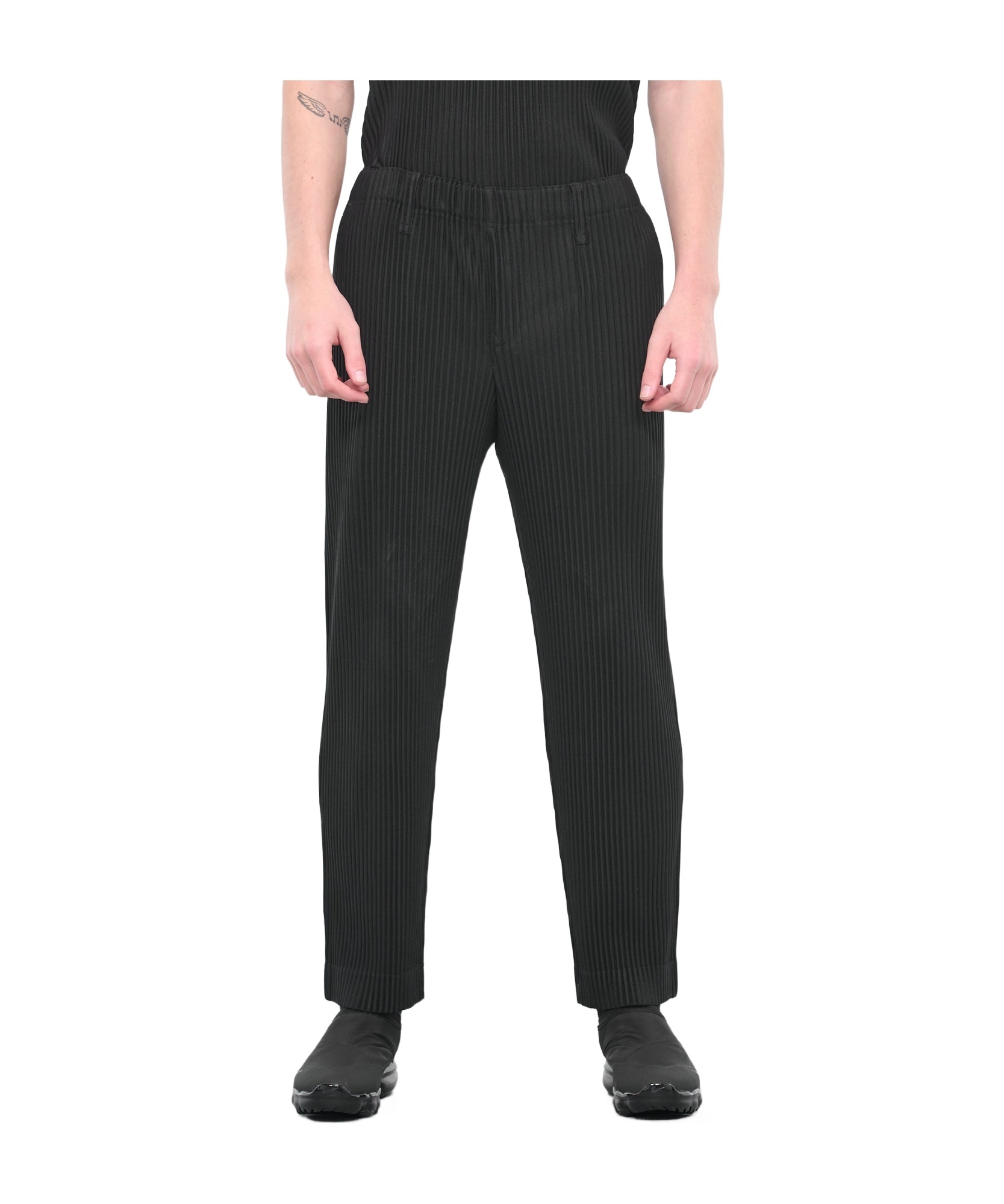 Issey Miyake Basic Tapered Plissé Trousers In Black