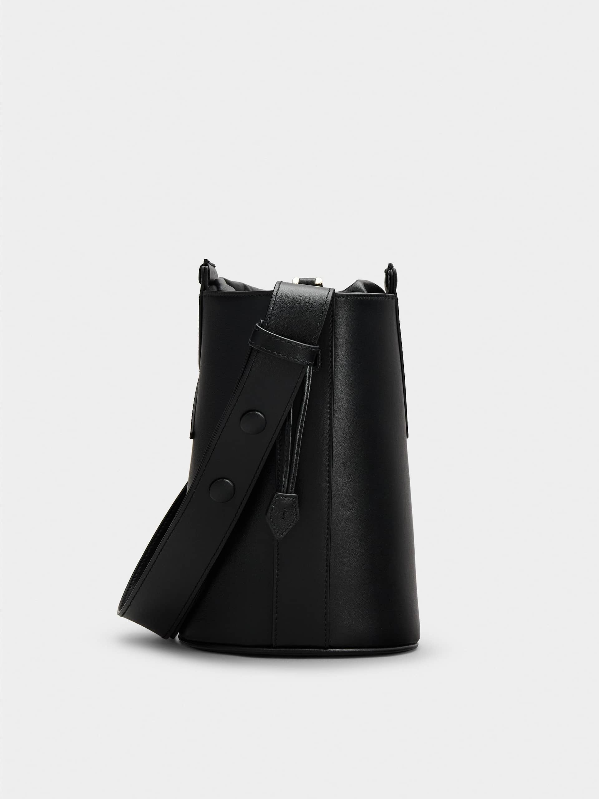 Roger Vivier Rv Medium Bucket Bag In Black