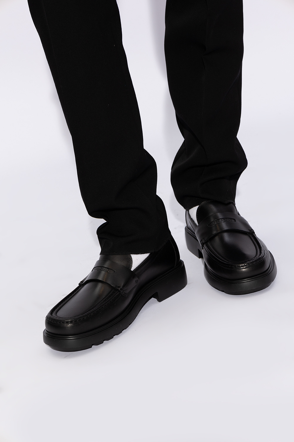 Ferragamo Round Head Loafer Shoes In Black