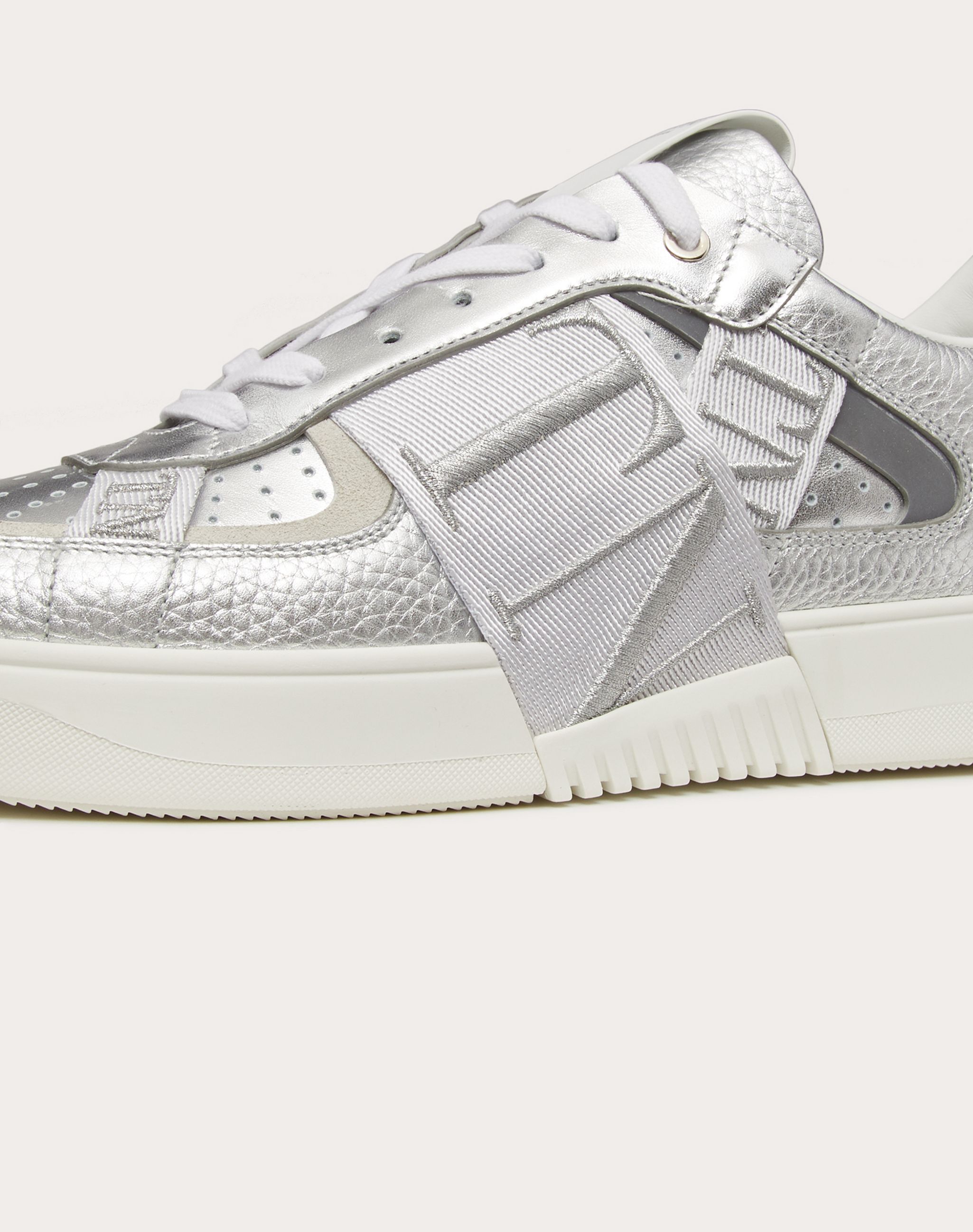 Valentino Vl7n Brand Strap Low Top Sneakers In White Calfskin Leather In White