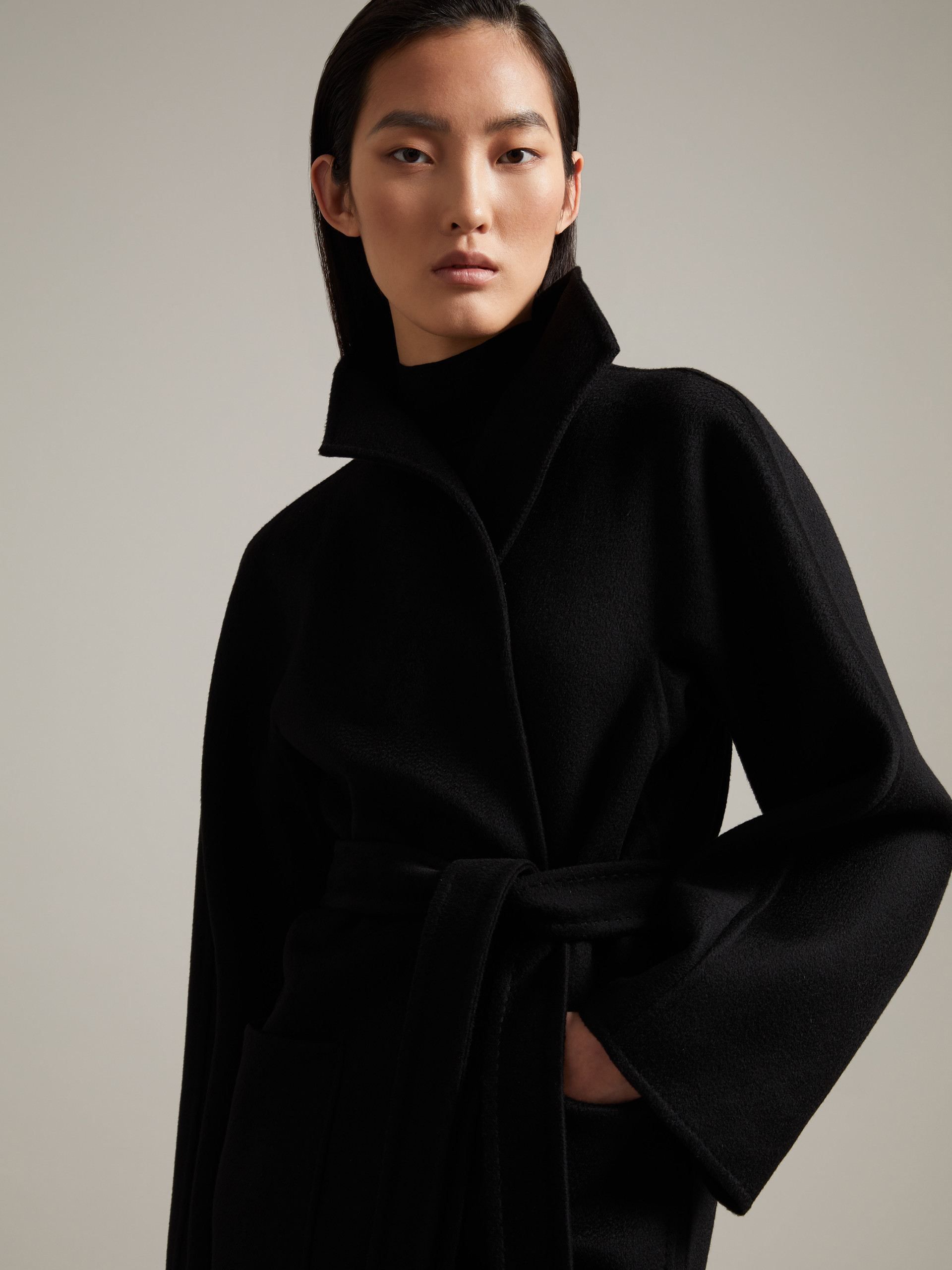 Max Mara Long-sleeved Cashmere Coat In Black