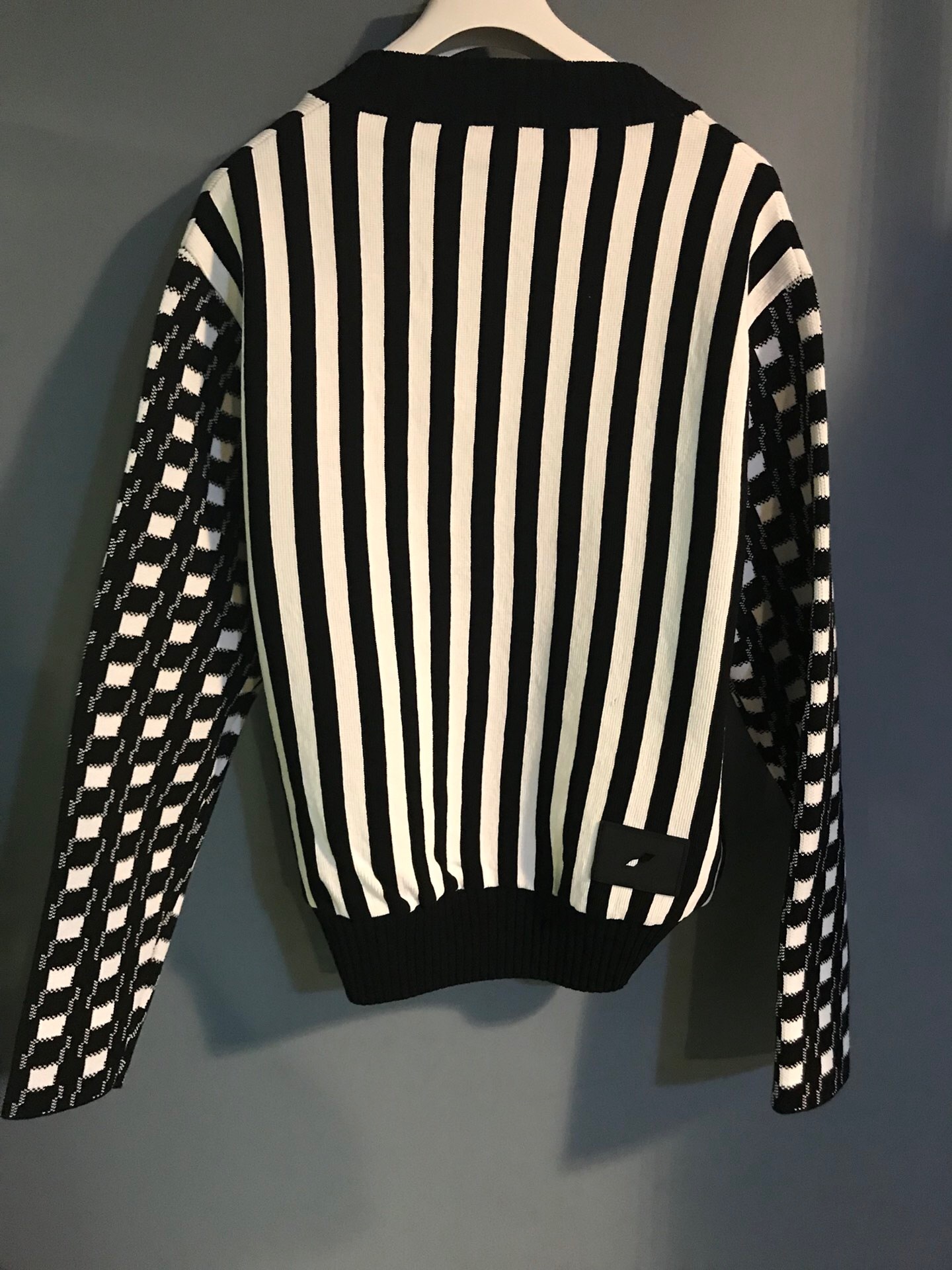 We11 Done V-collar Matching Color Sweater In Black