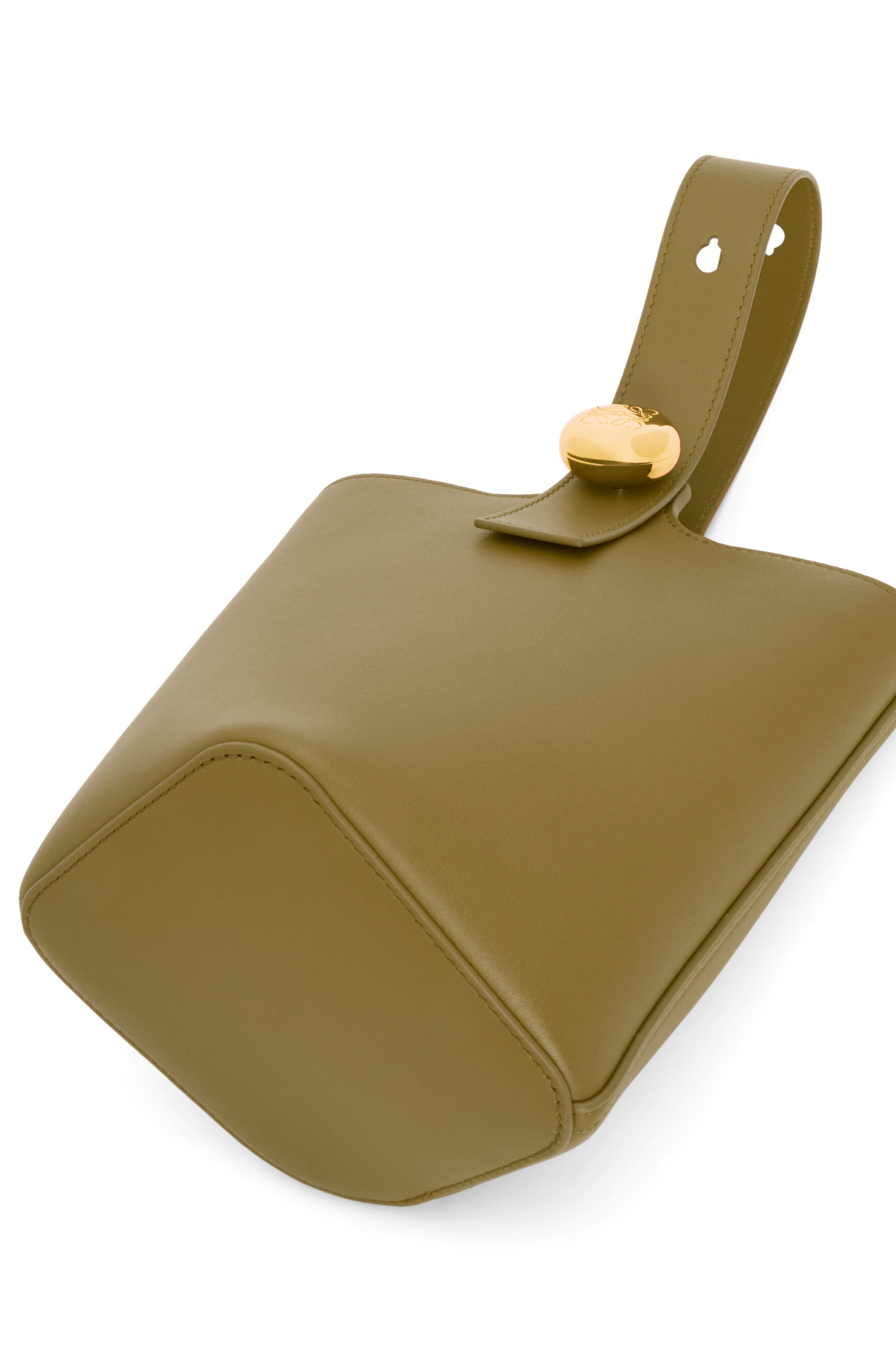 Loewe Medium Pebble Bucket Bag In Calf Leather In Green
