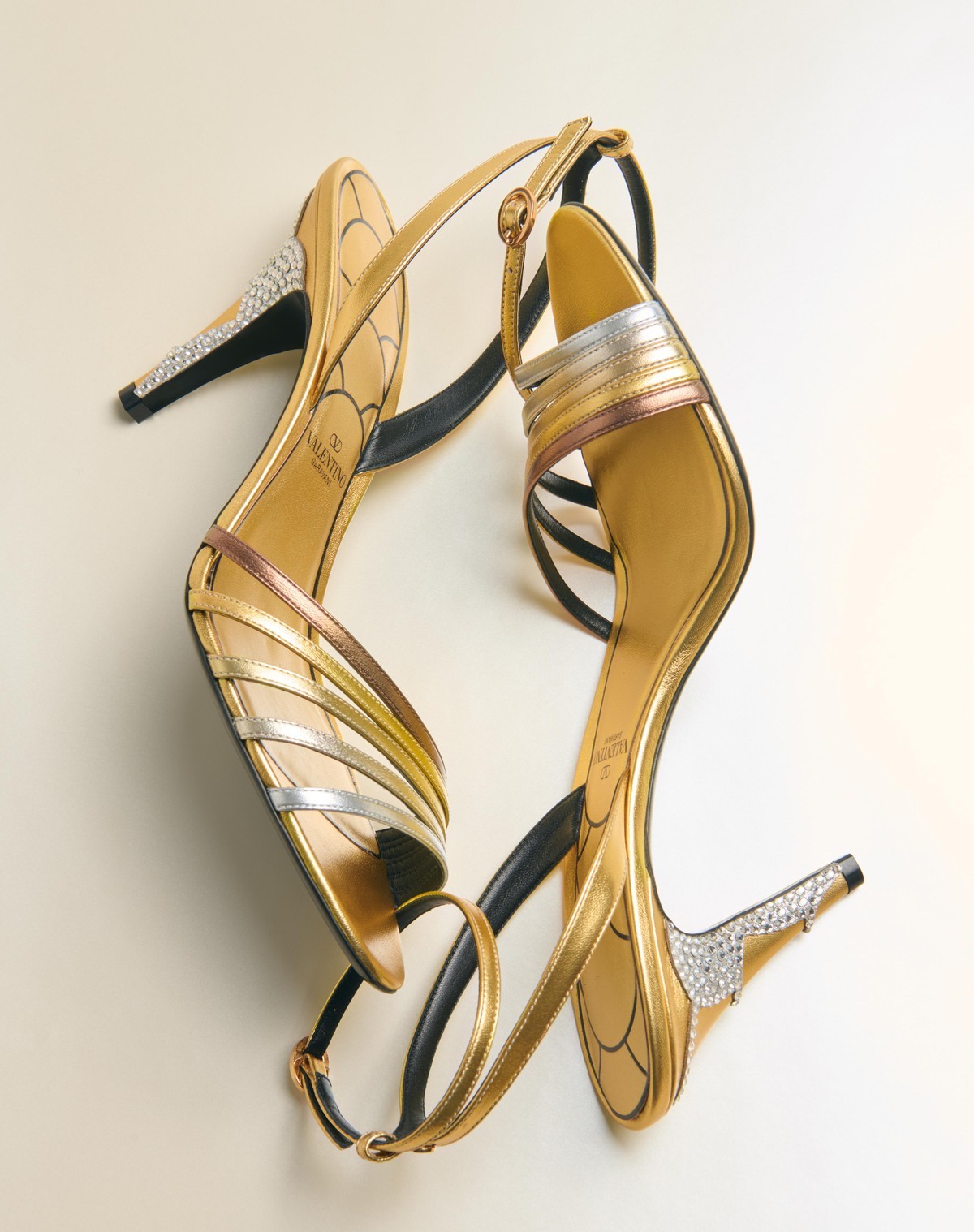 Valentino Ladycrush 85 Crystal-embellished Metallic Leather Pumps In Nude
