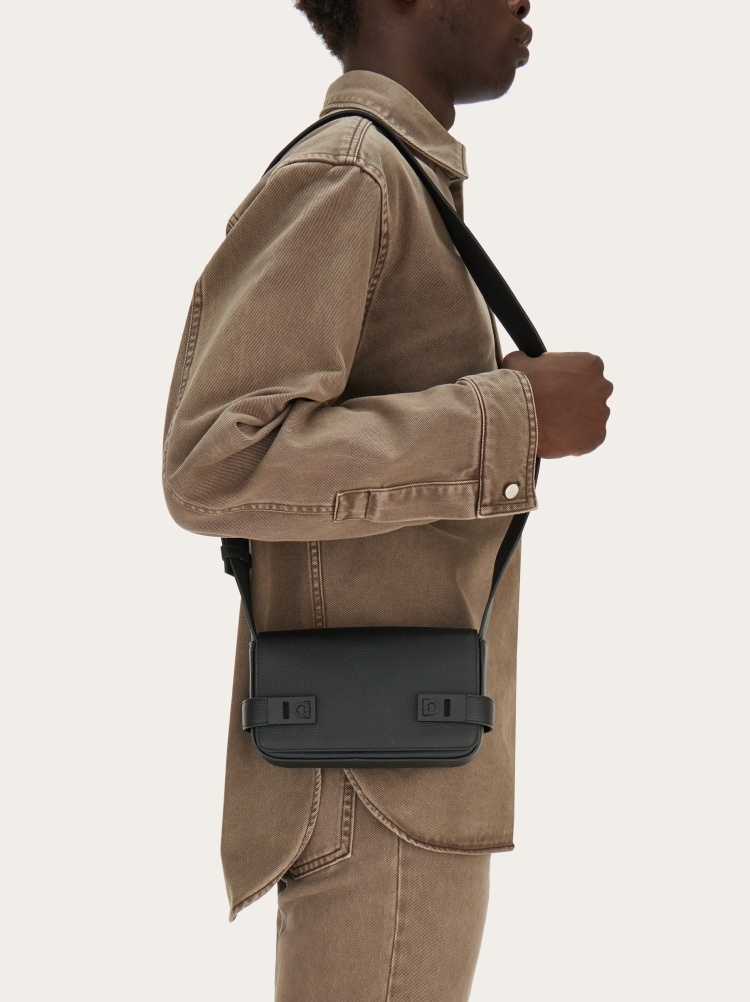 FERRAGAMO SALVATORE FERRAGAMO GANCINI-BUCKLE FOLDOVER TOP MESSENGER BAG