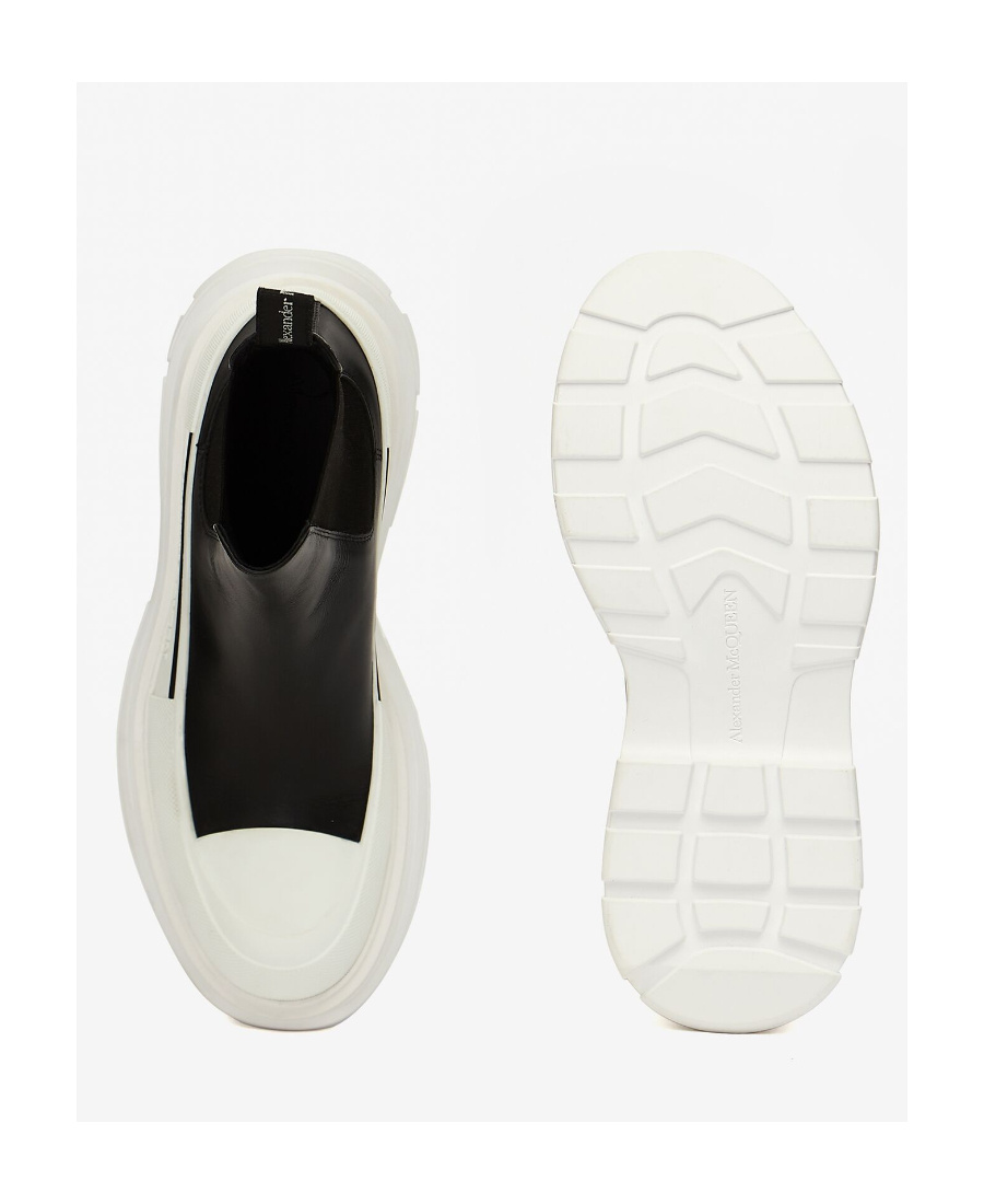 Alexander Mcqueen Round Toe Chelsea Ankle Boots In White