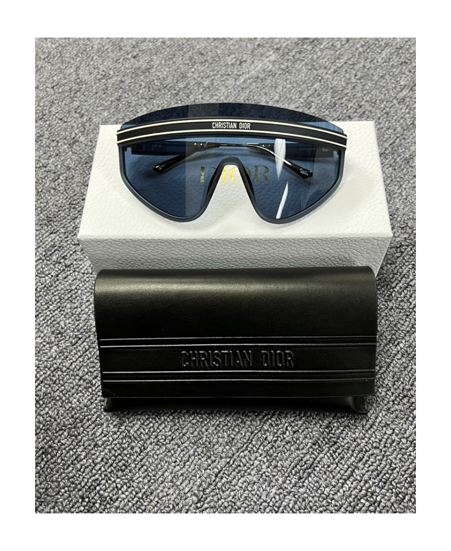 Dior Logo Sunglasses In Black
