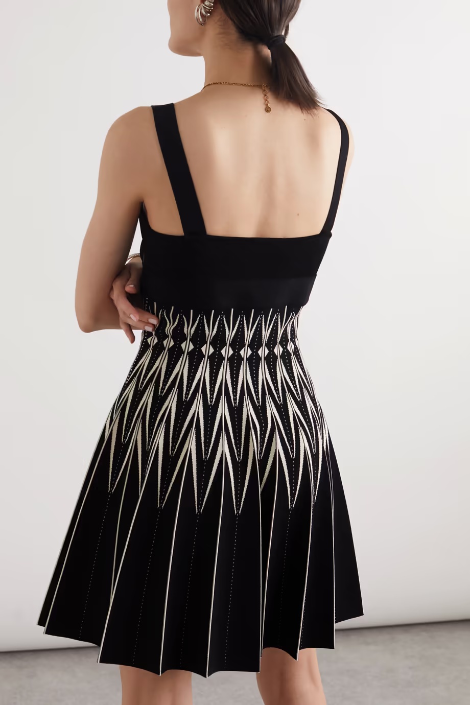 Alexander Mcqueen Two-tone Zig-zag Print Dress In Black