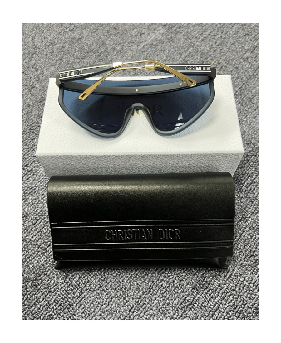 Dior Logo Sunglasses In Black