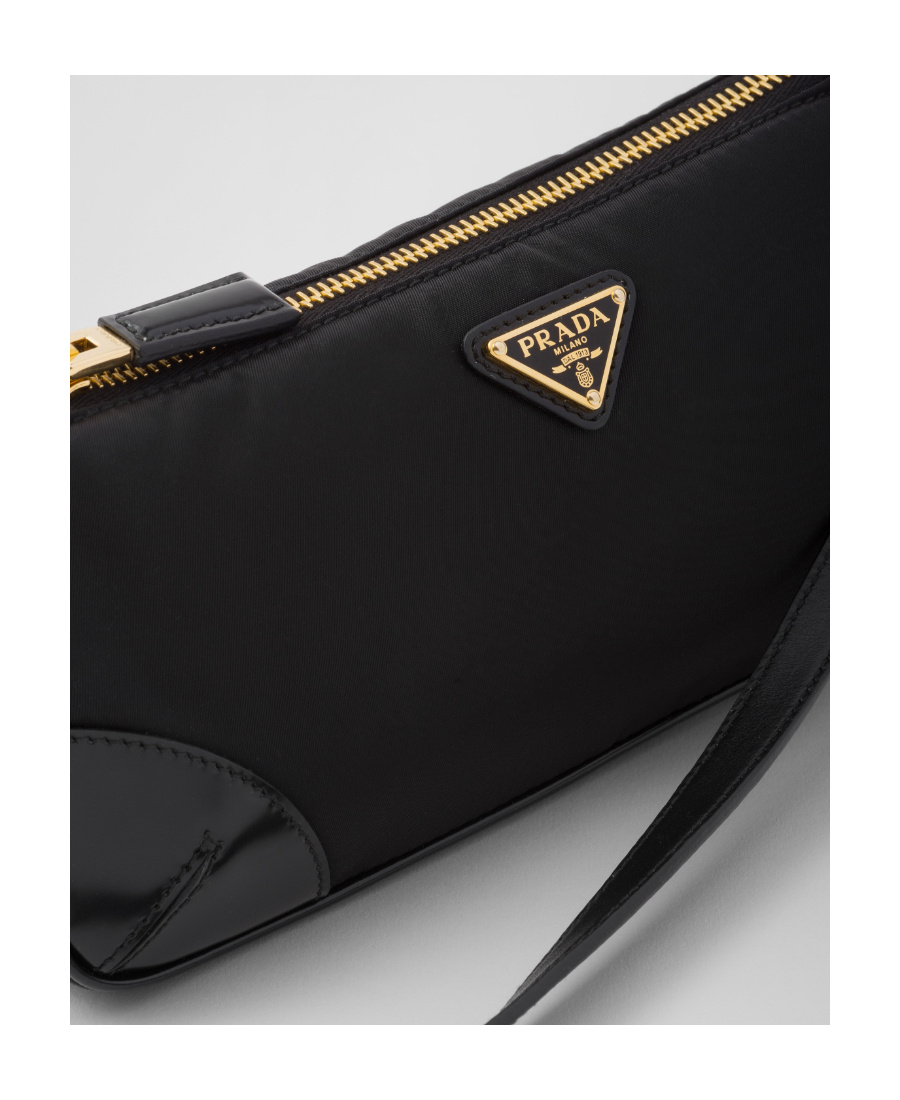 Prada Re-edition 2002 Small Leather Shoulder Bag In Black