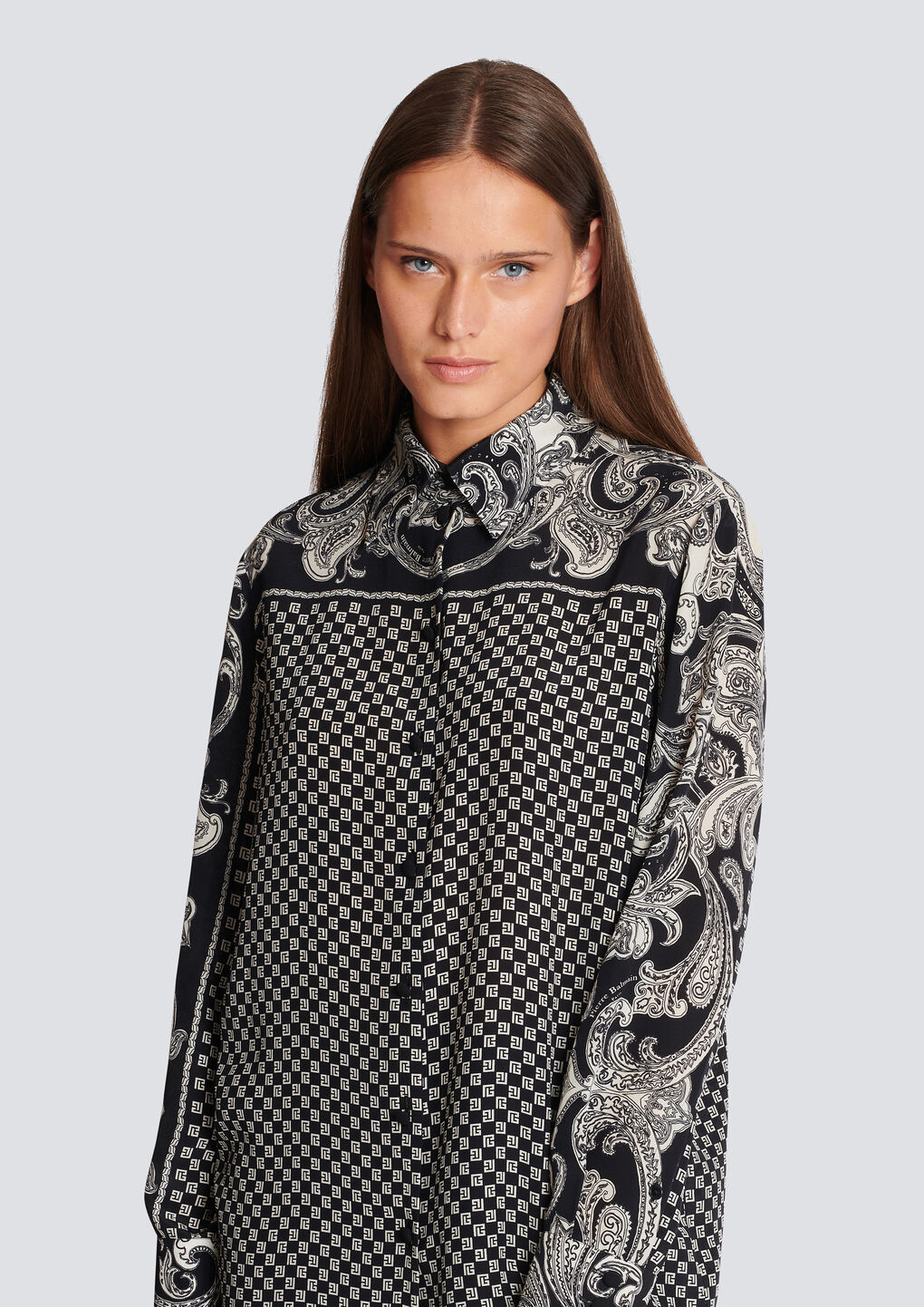Balmain Hemd Aus Seide Mit Paisley-print In Gray