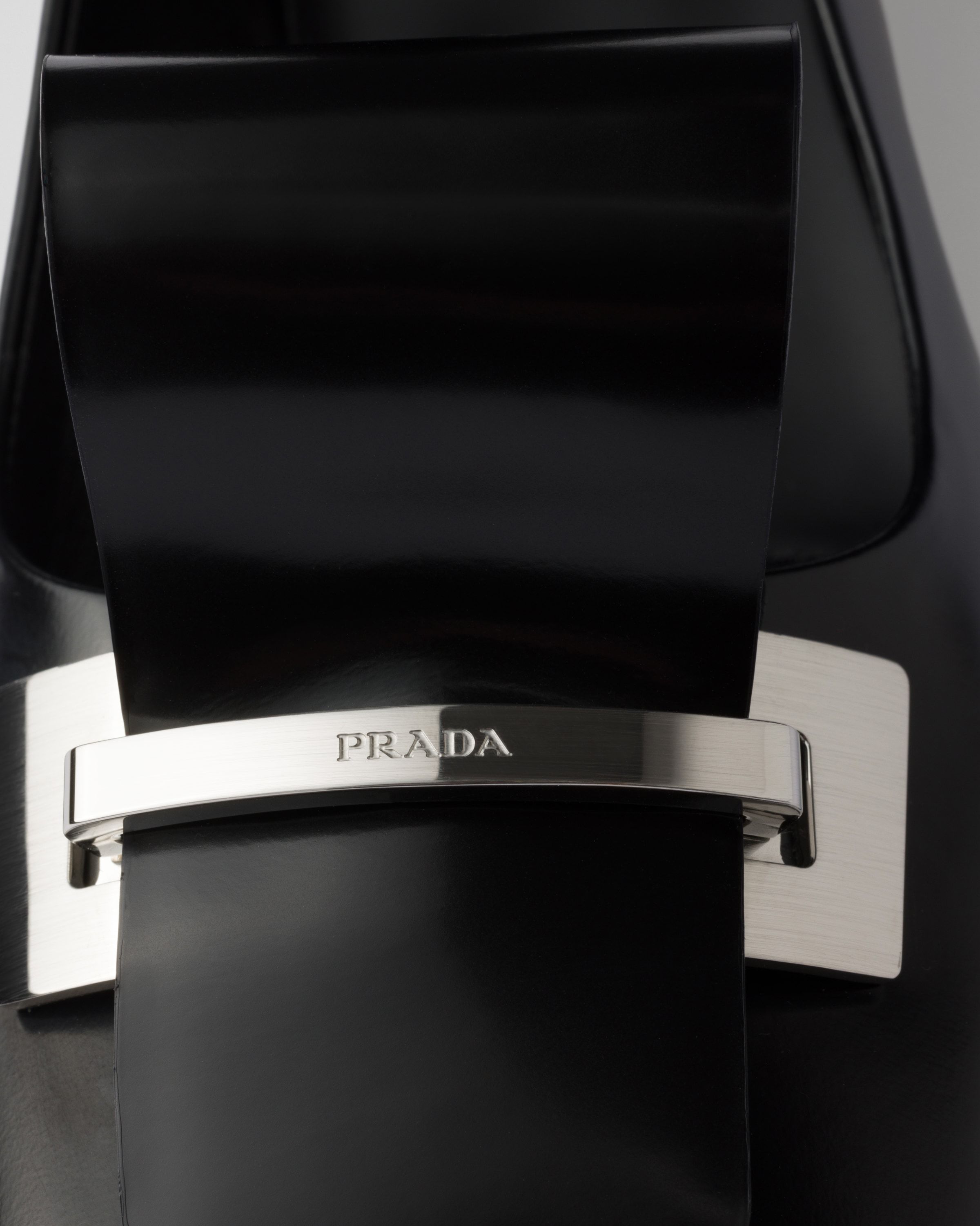 Prada Leather Pumps With Block Heel And Bow In Black