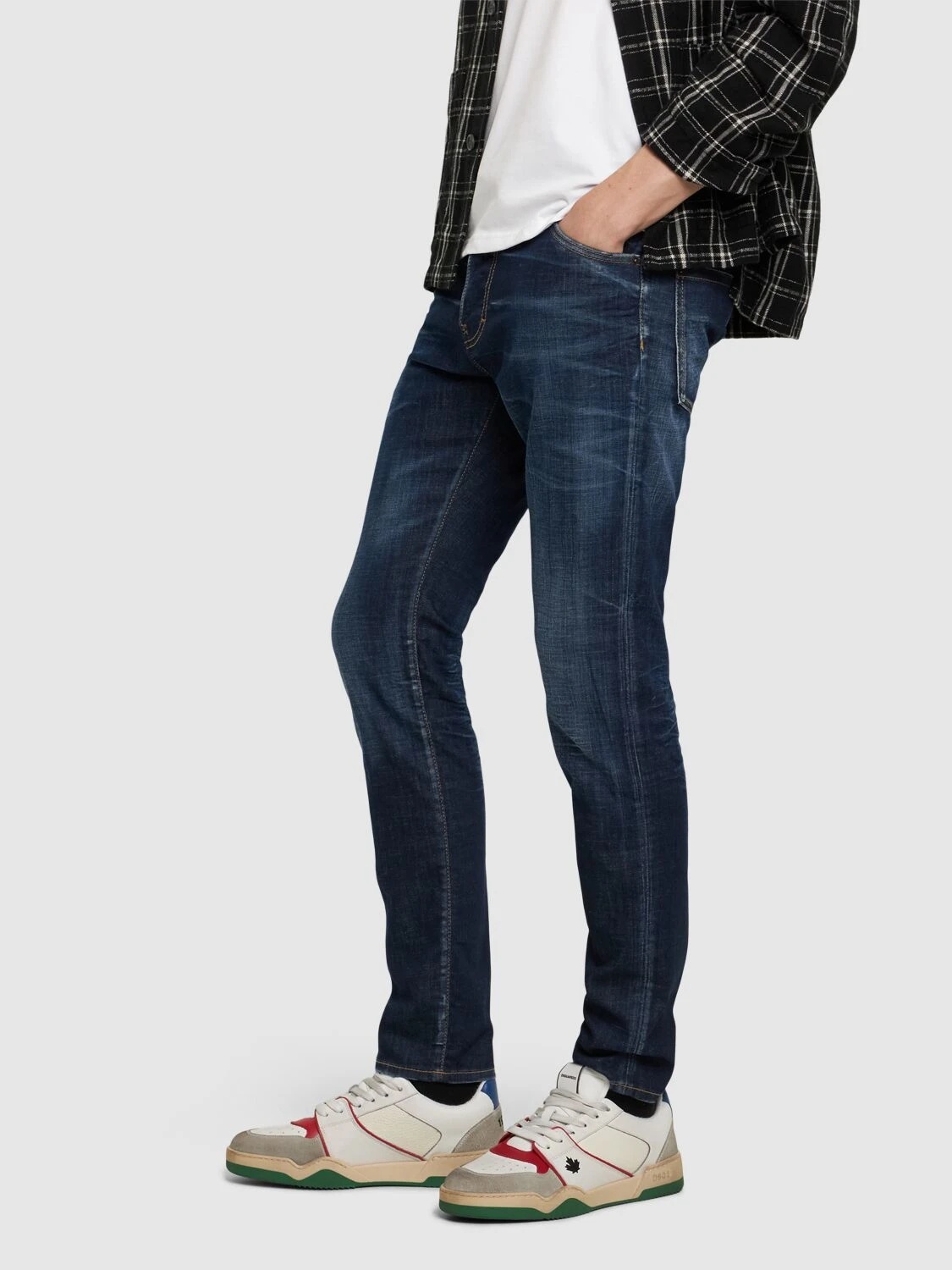 Dsquared2 Round Toe Low Top Casual Shoes In White