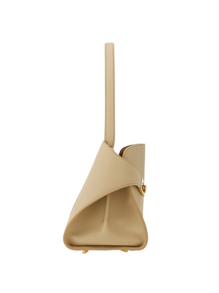 Ferragamo Medium Hug Soft Shoulder Bag In Nude