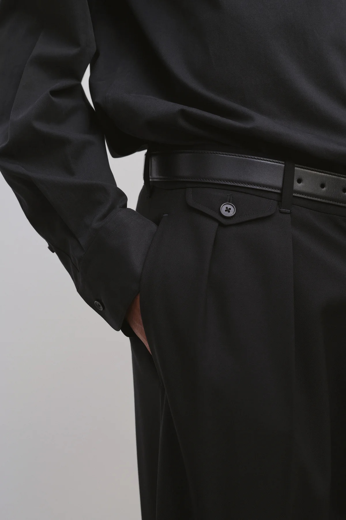 The Row Tailored Wool Zev Trousers Pleated Front In Black