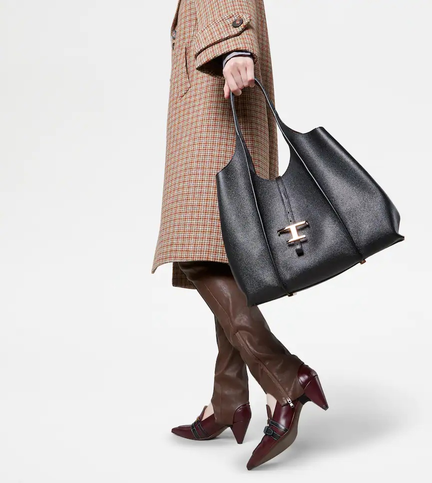 Tod's Logo-plaque Tote Bag In Black