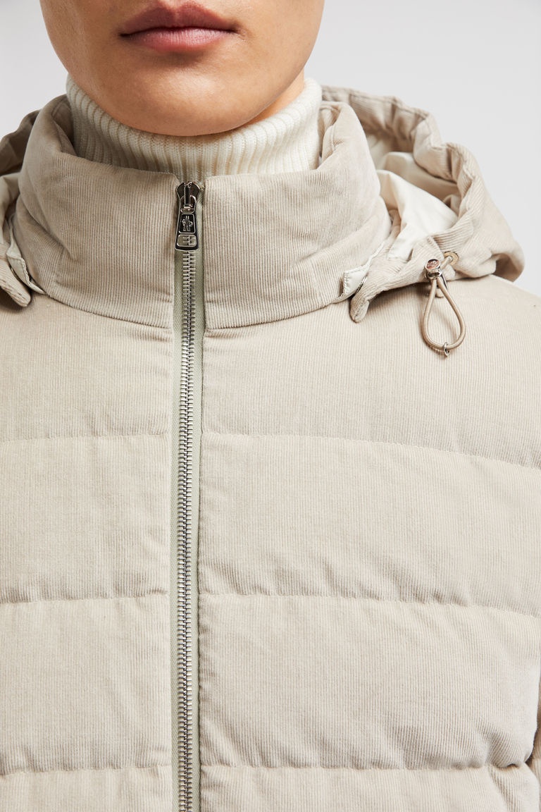 Moncler Chionea Short Down Jacket In Gray