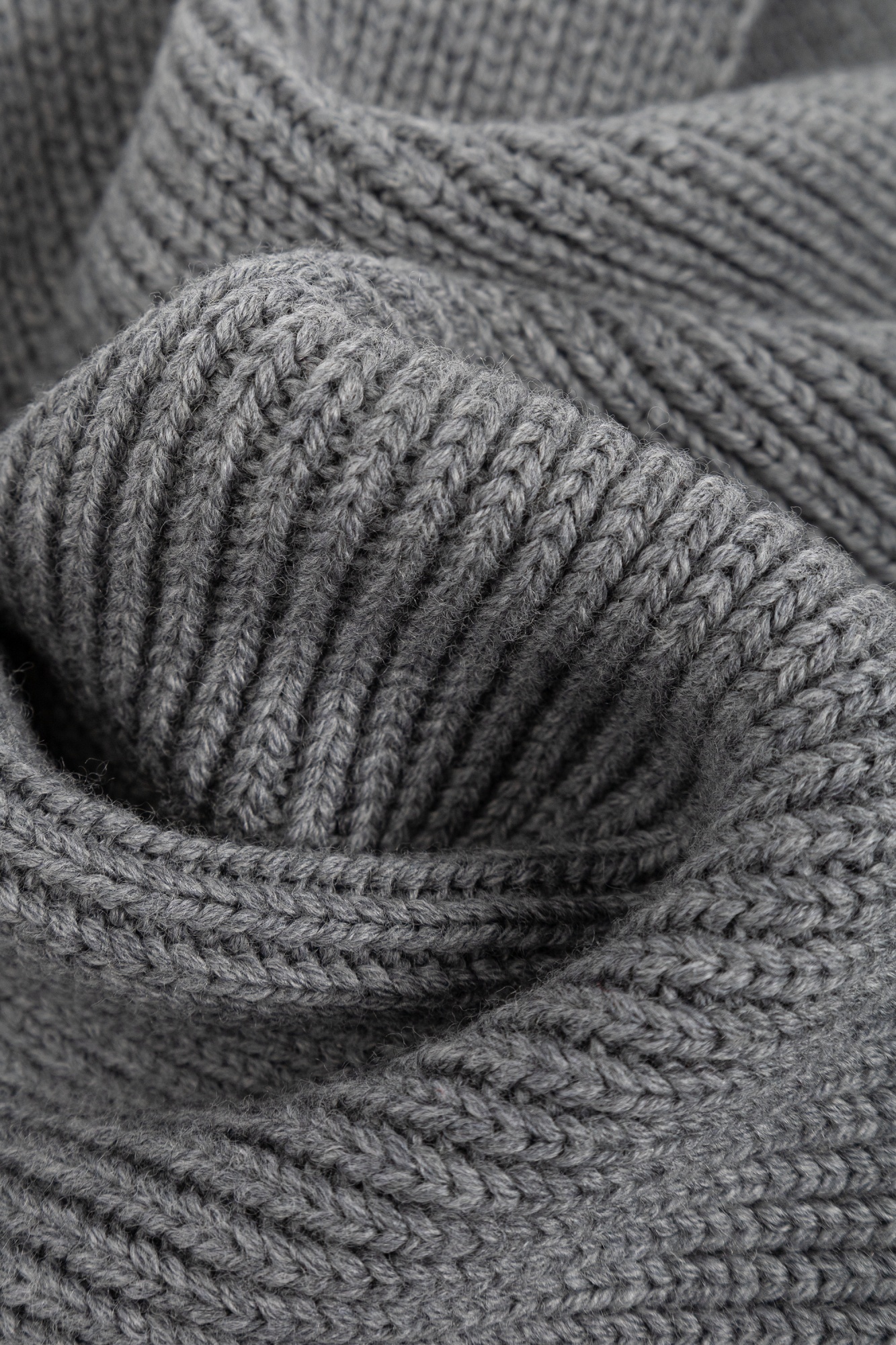 Versace Logo-tag Virgin-wool Scarf In Gray