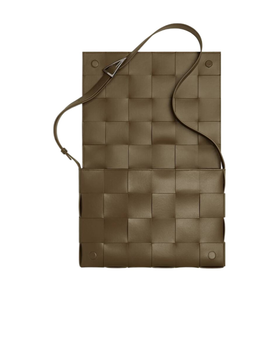 Bottega Veneta Maxi Cassette Knitted Shoulder Bag In Brown