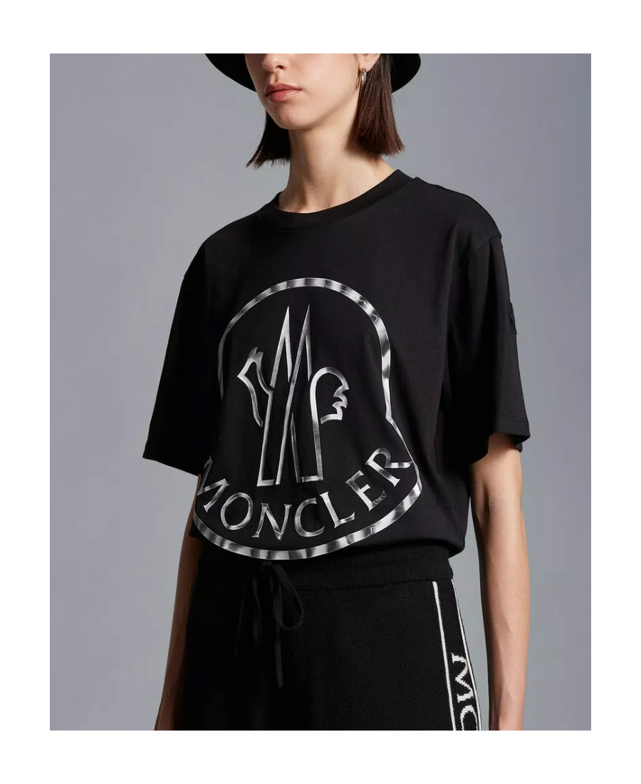 Moncler Logo-print Short-sleeve T-shirt In Black
