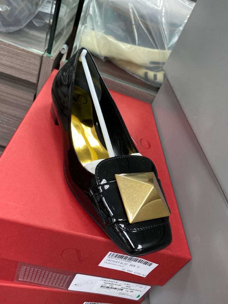 Valentino One Stud Patent Leather Ballerina Shoes In Black