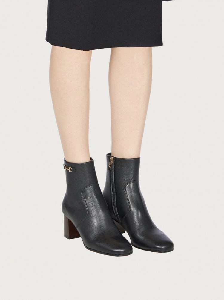 Ferragamo Logo Boots In Black