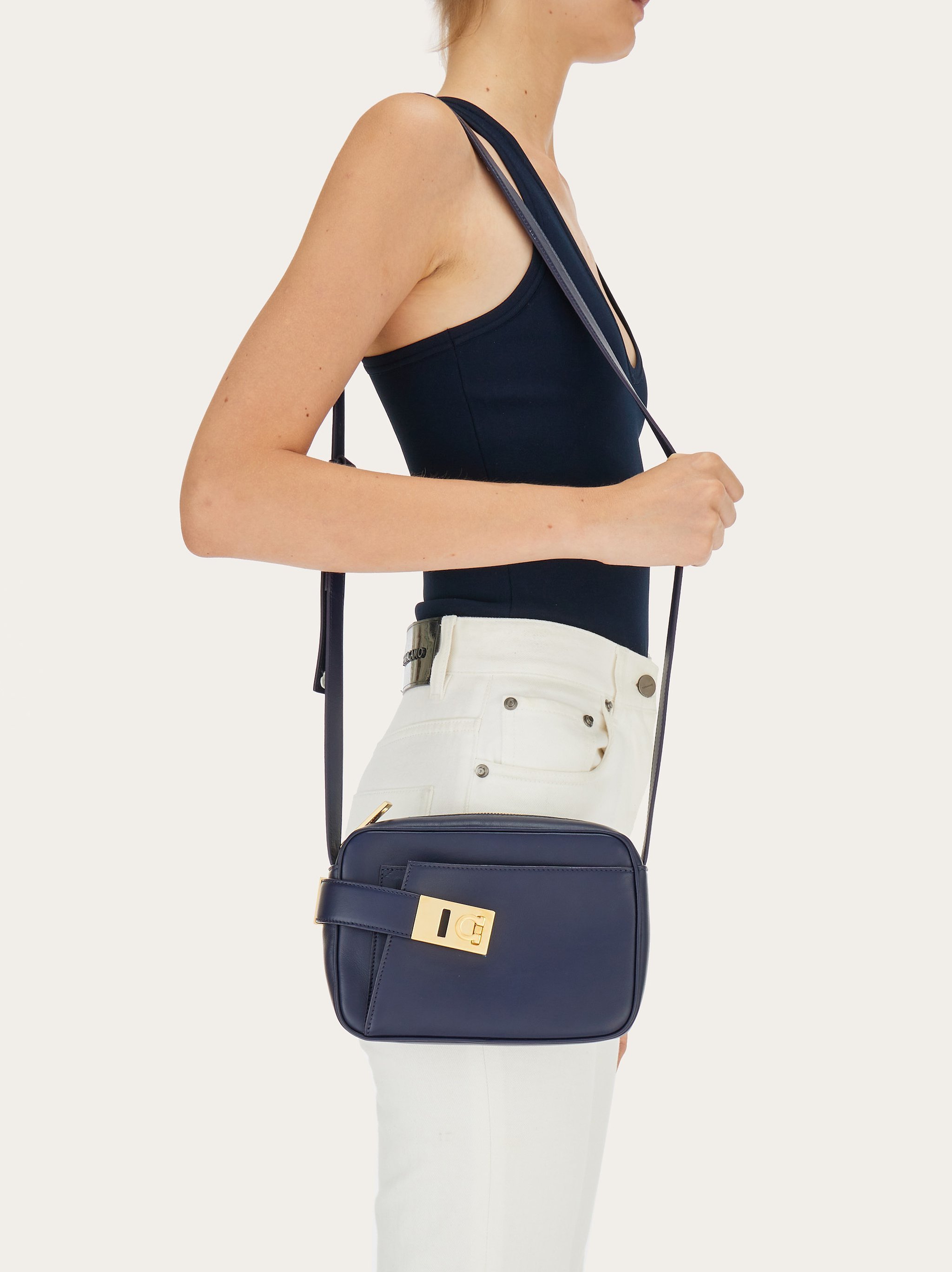 FERRAGAMO ZIPPER SHOULDER BAG 
