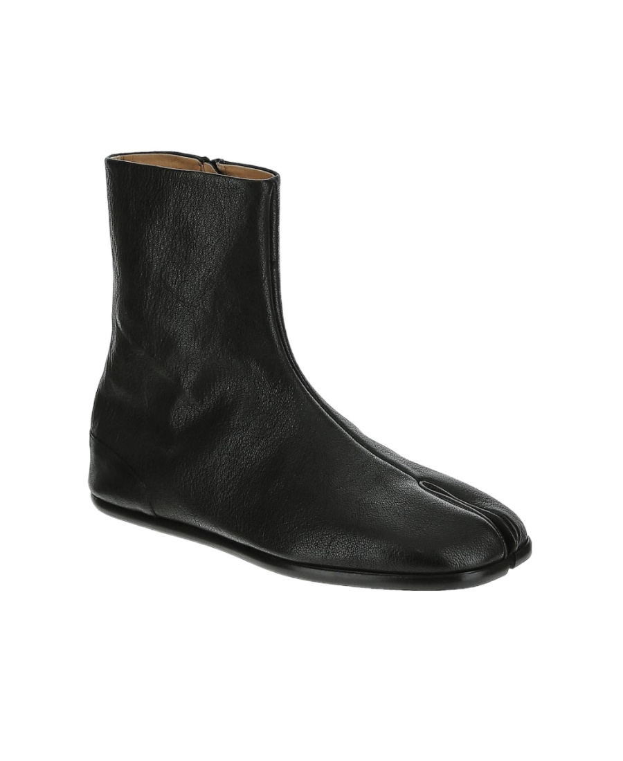 Maison Margiela Black Tabi Leather Ankle Boots In Black