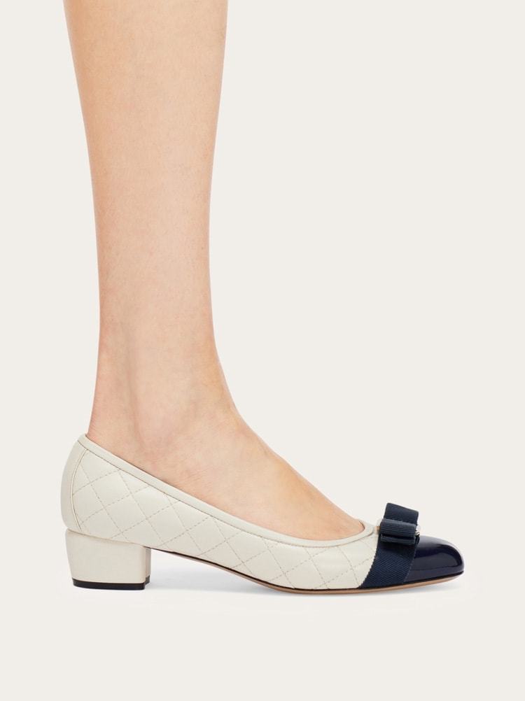 Ferragamo Vara Leather Pumps In Nude