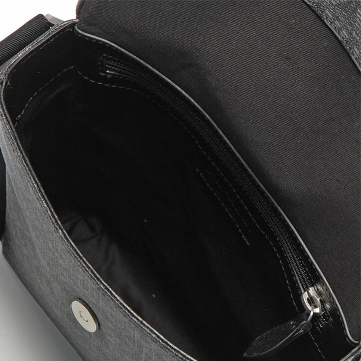 Emporio Armani Logo Shoulder Bag In Black