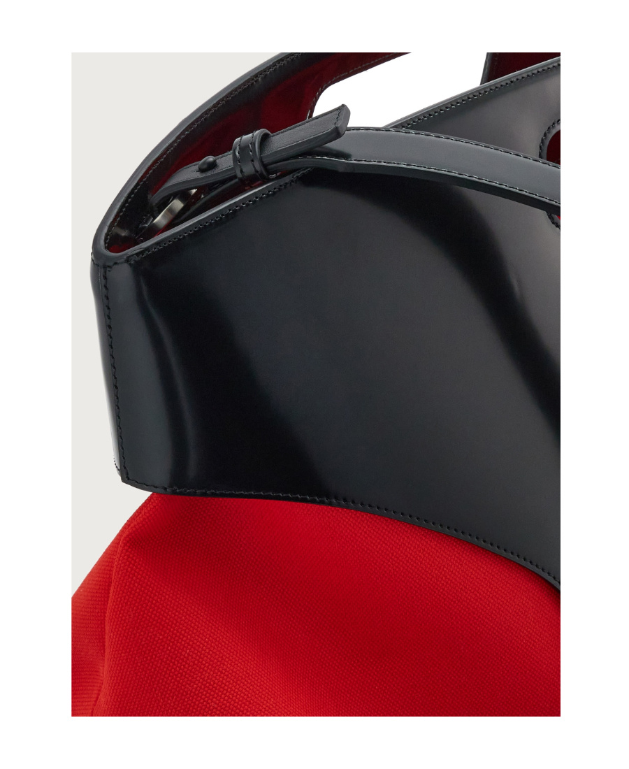 Ferragamo Hollowed-out Detail Shoulder Bag In Black