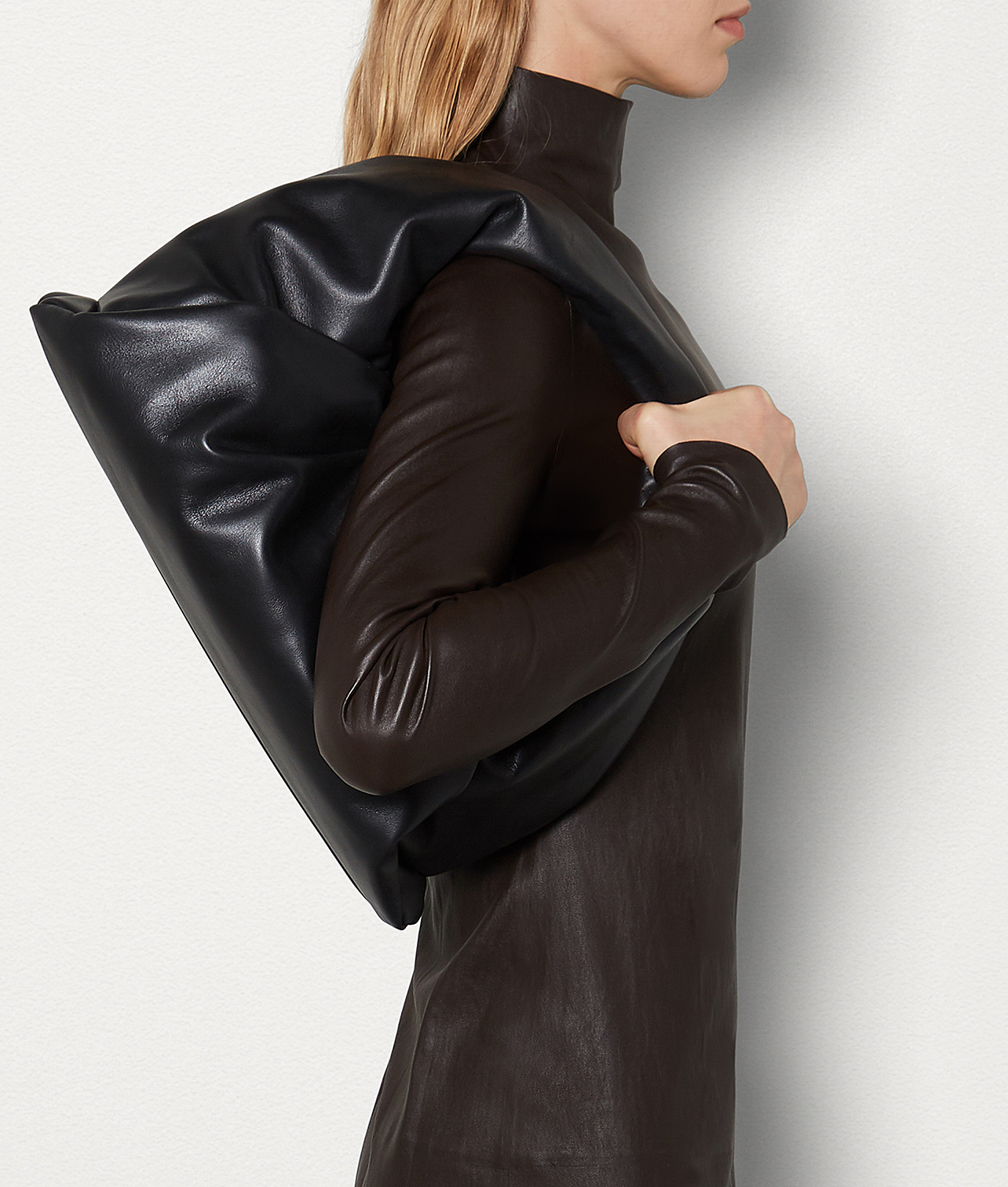 Bottega Veneta The Shoulder Pouch Bag In Black