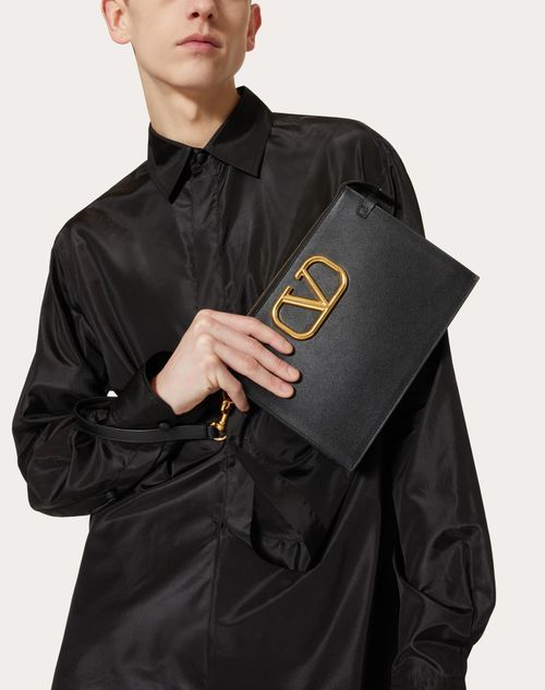 Valentino Maxi Vlogo Clutch In Black