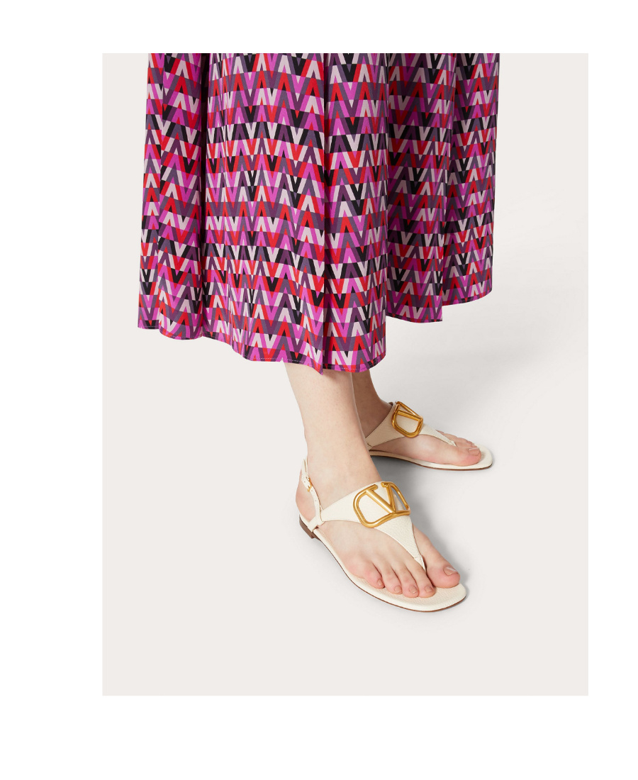 Valentino Garavani Vlogo Signature Sandals With Textured Leather Finish And Gold-tone Detail In Nude
