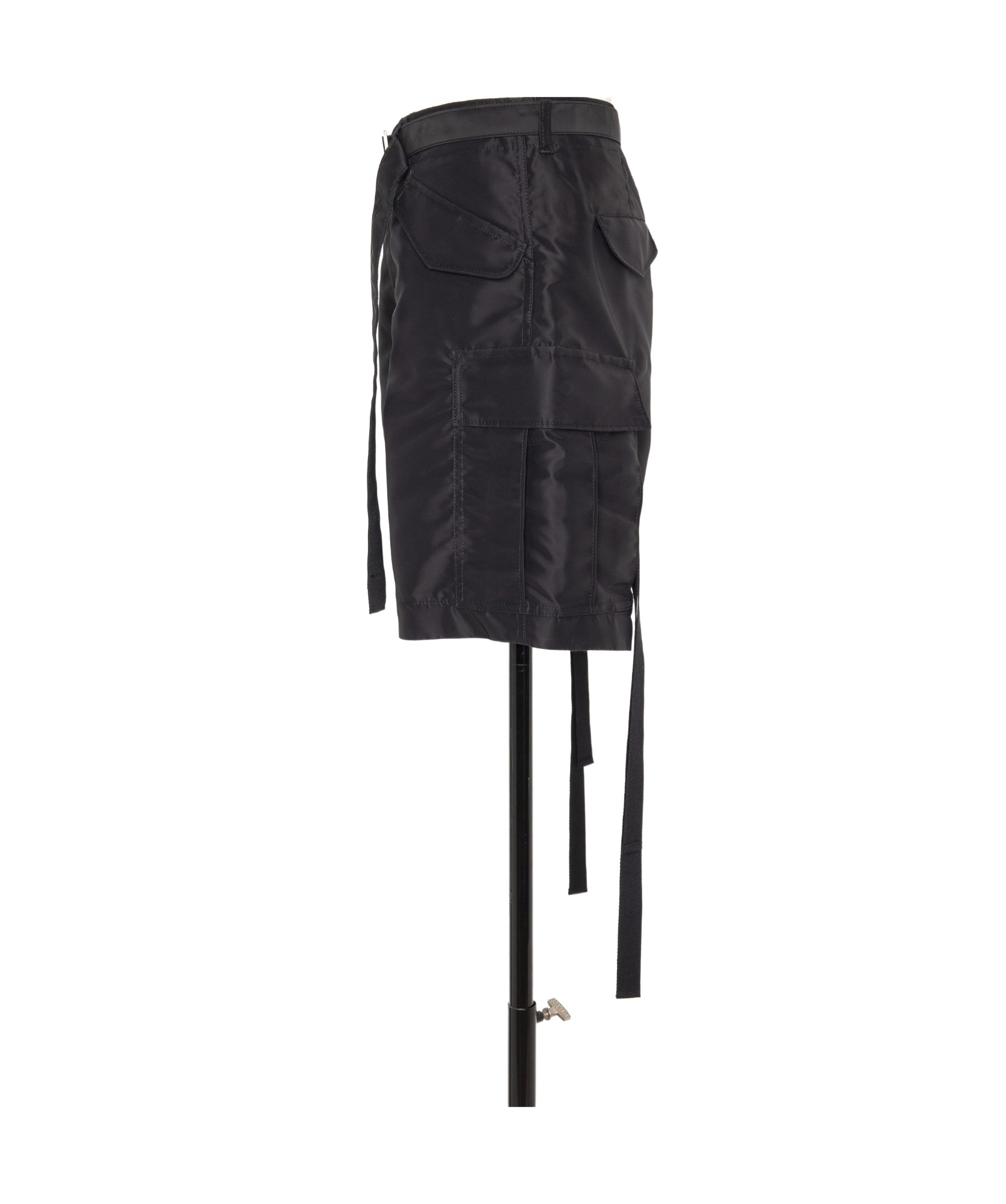 Sacai Belt-loop Shorts In Black