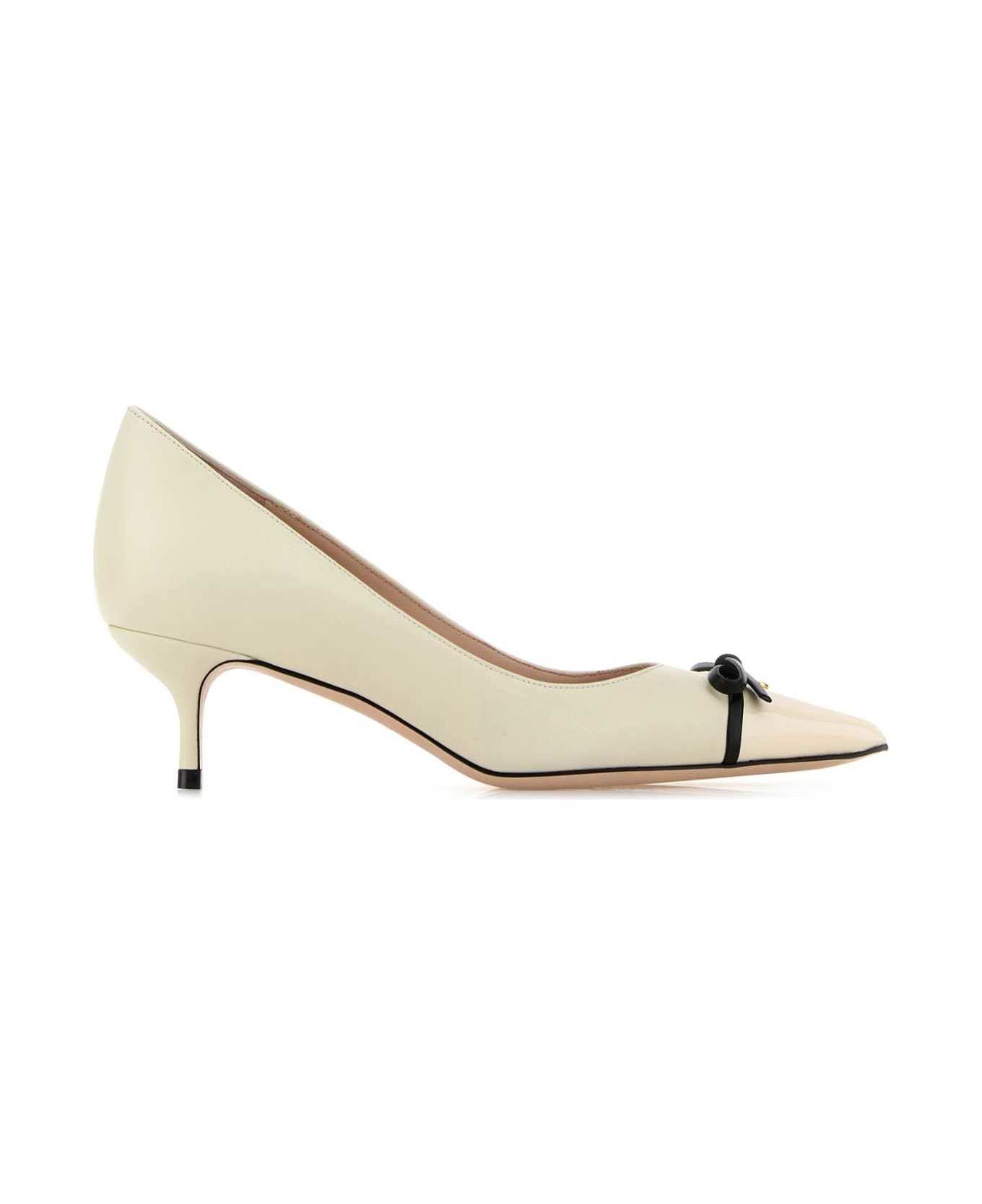Valentino Bepointy 45 Bow-embellished Two-tone Leather Pumps In Nude