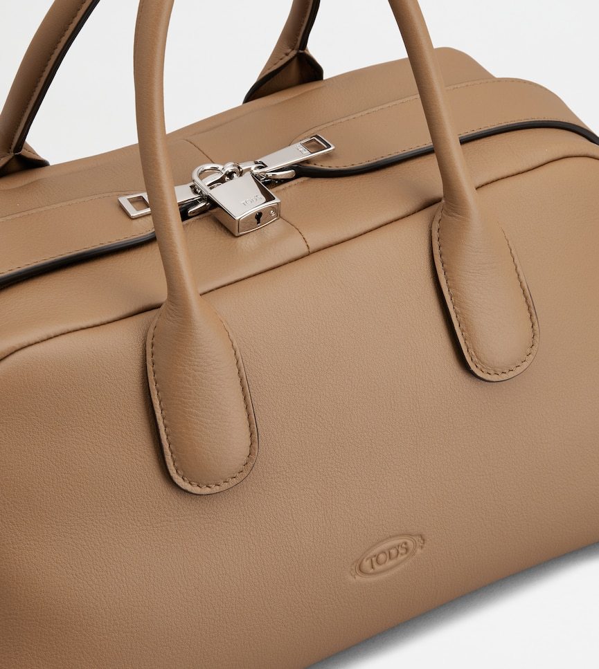 Tod's Double Handle Shoulder Bag In Green