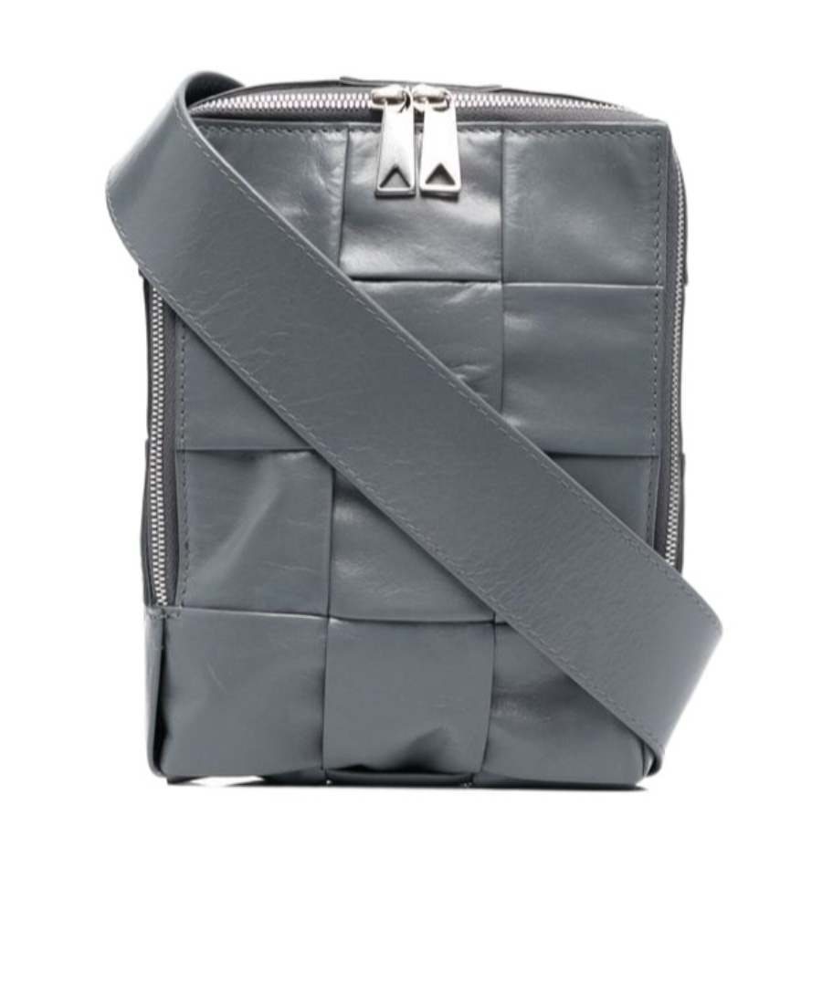 Bottega Veneta Intrecciato-design Messenger Bag In Gray