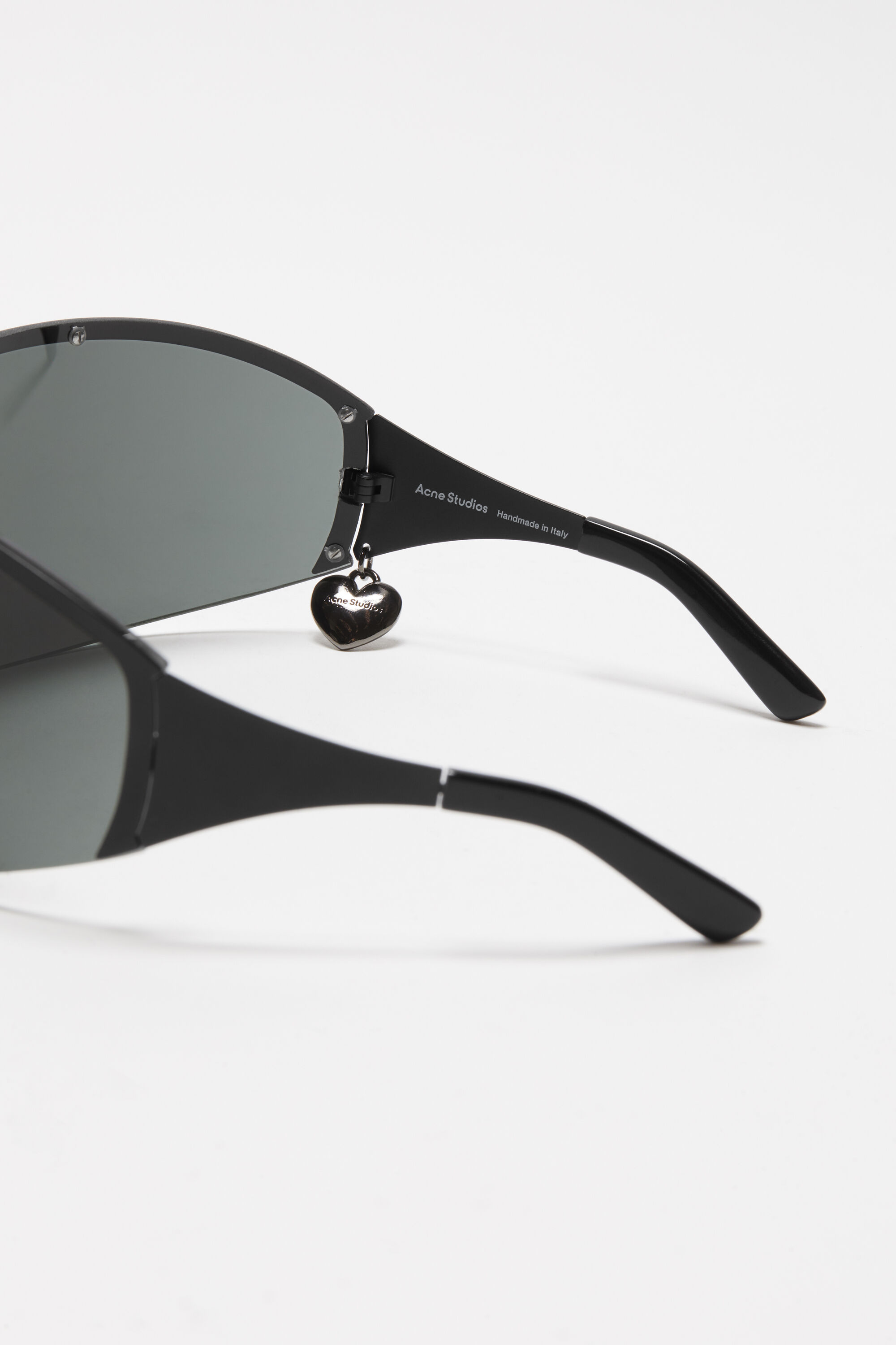 ACNE STUDIOS LOGO-CHARM SHIELD-FRAME SUNGLASSES