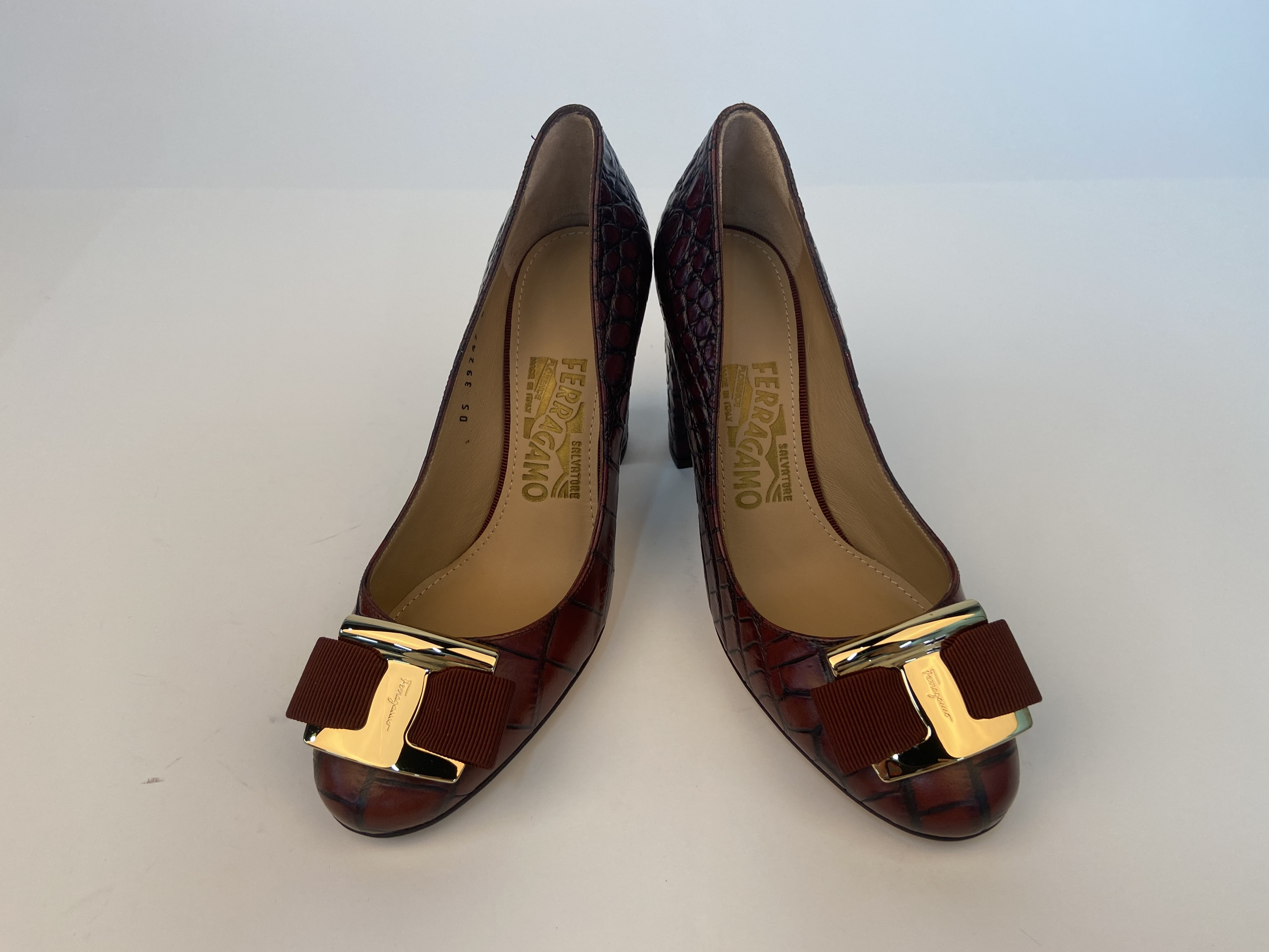 Ferragamo Logo High Heels In Brown