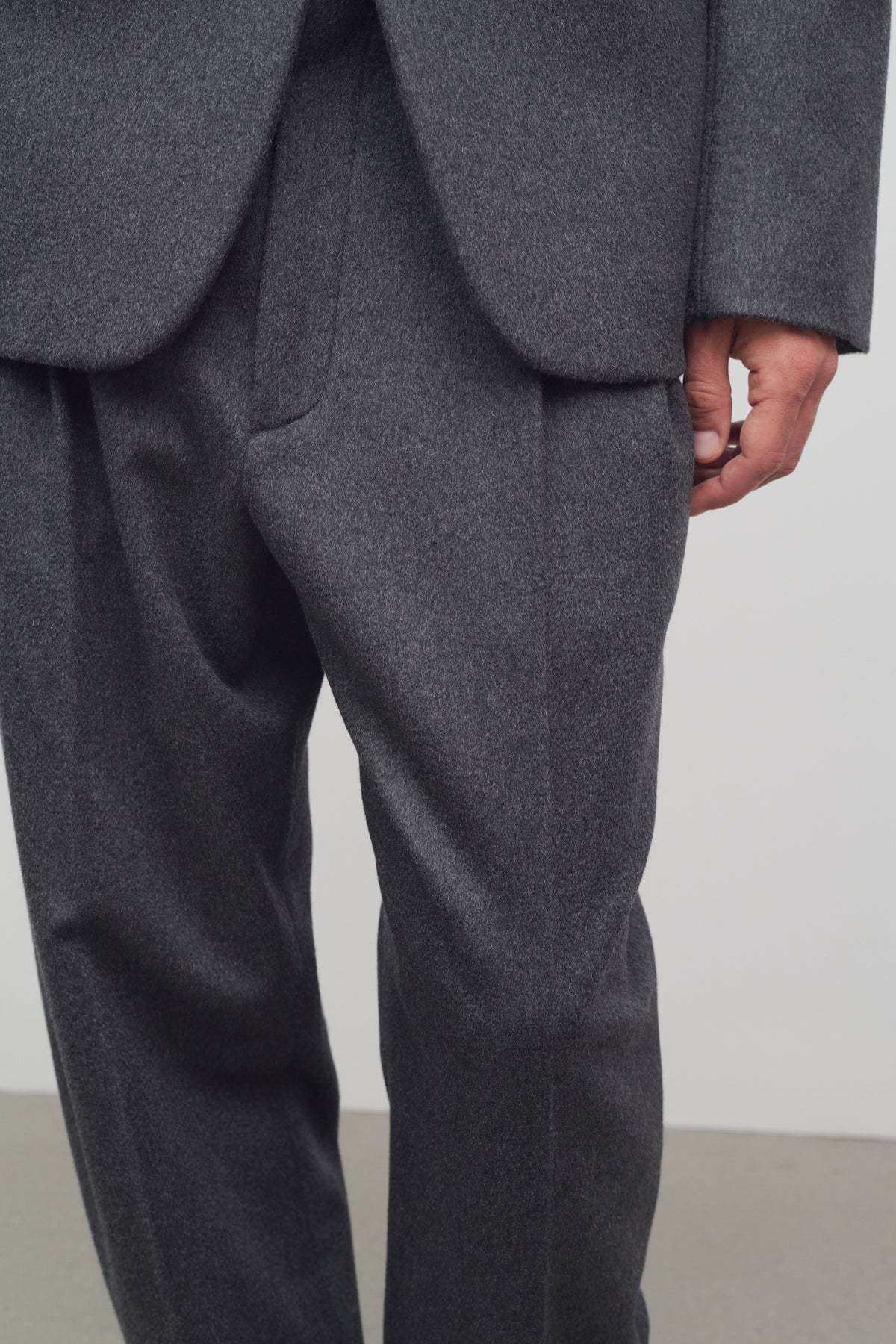 The Row Elastic Waist Casual Pants In Charcoal-grey
